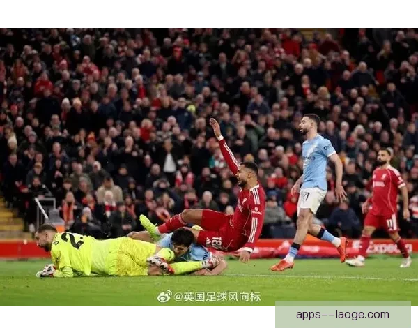 利物浦与曼城积分榜争夺陷入胶着战局紧张升级